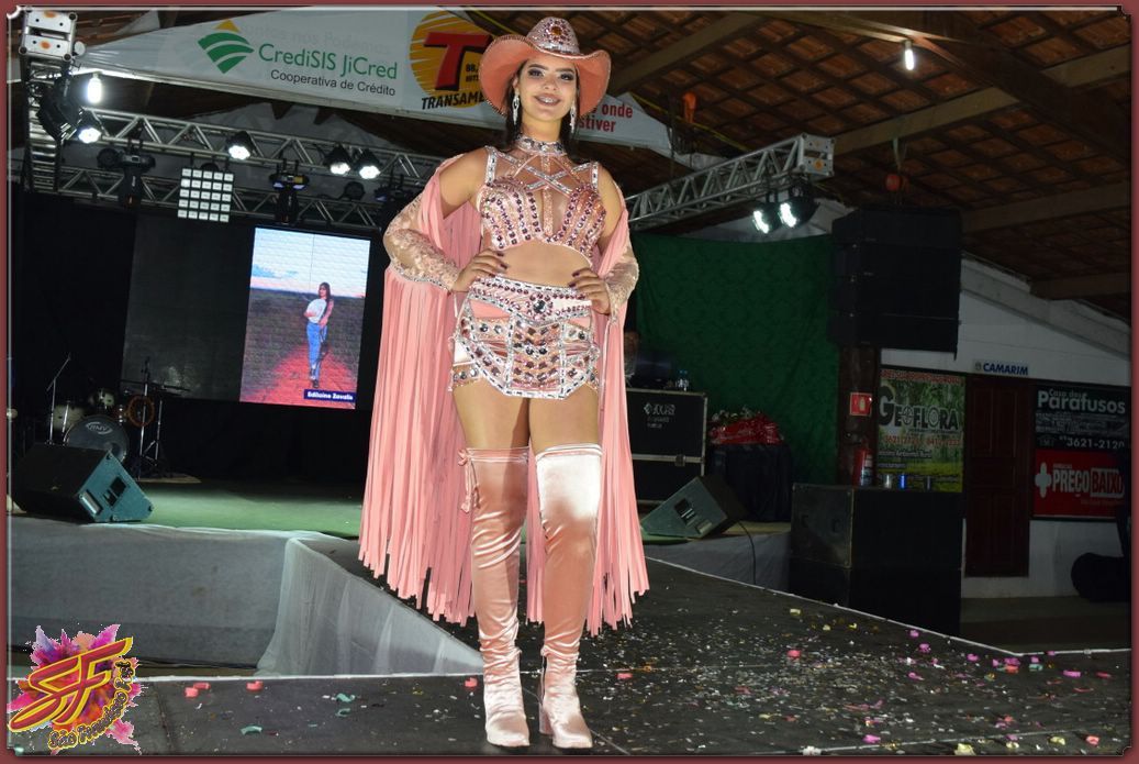 DESFILE DA RAINHA DA EXPOVALE 2019